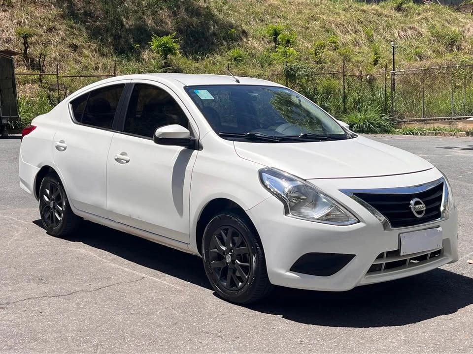 Nissan Versa SV 1.6 16V FlexStart 4p Aut.