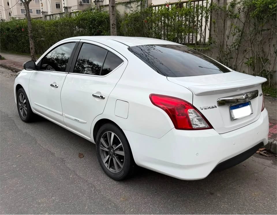 Nissan Versa SL 1.6 16V FlexStart 4p Aut.