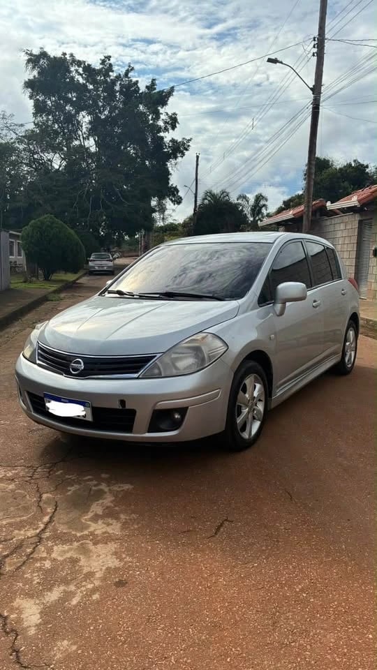 Nissan Tiida SL 1.8/1.8 Flex 16V Aut.